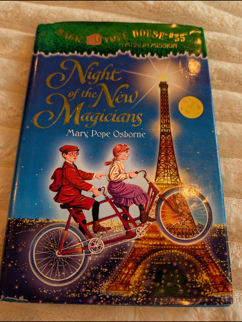 Night of the New Magicians by Mary Pope Osborne - Blue Hardcover